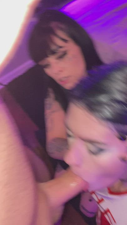 Two goth cheerleaders suck my cock : video clip