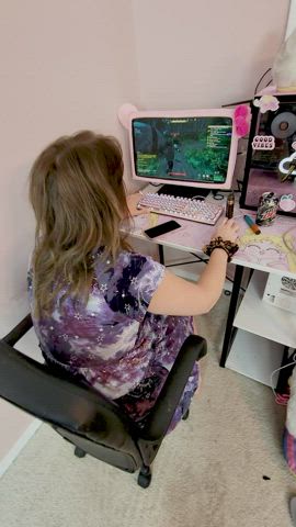 Little 18 year old girl gets Ganked in New worlds MMO RPG : video clip