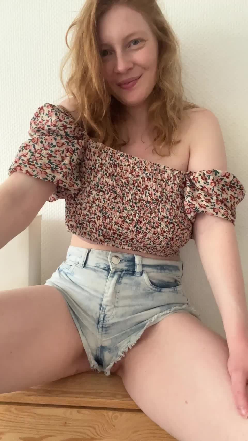 Interesting what mother nature can give to a 5'2 body! : video clip