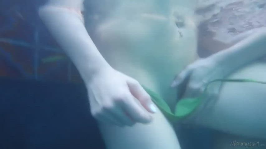 She just blows my mind : video clip