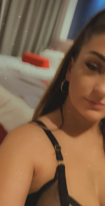 How I make hubby clean me up after my black Bf is done for the night. 😈💦 : video clip