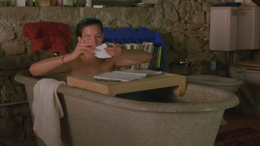 Liv Tyler in Stealing Beauty [1996] : video clip