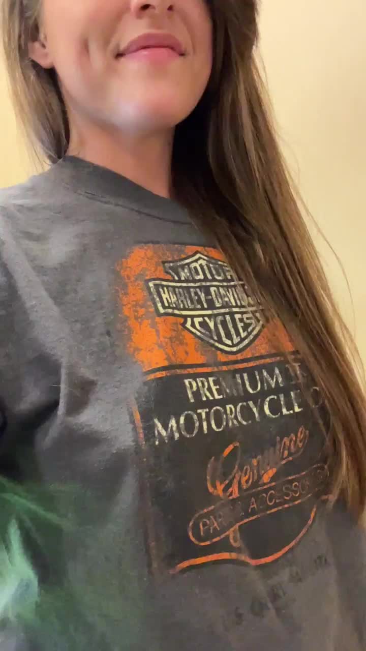 Quick flash in the tanning salon [gif] : video clip