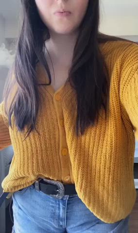 My outfit for meeting my new neighbours today! Fingers crossed my neighbour is hot and single. Instead of a handshake should I just do this? : video clip