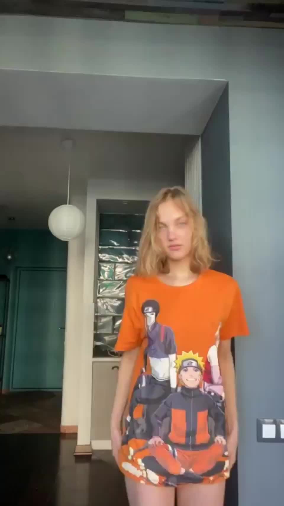 Adorable 19 year young girl : video clip
