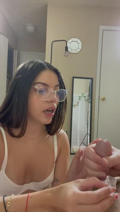 I love a big cummer : video clip
