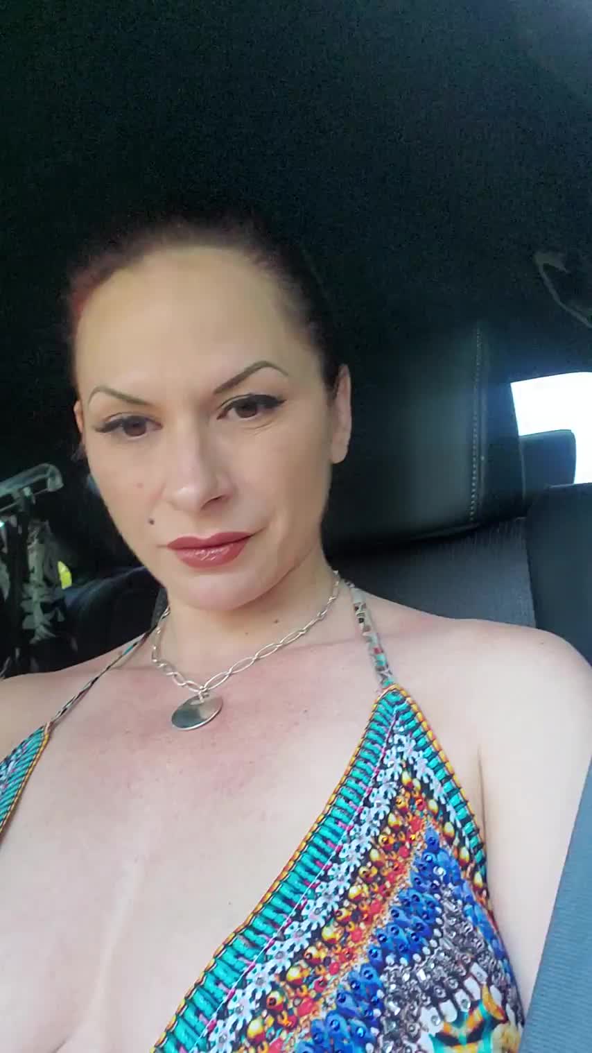 Titty Drop while riding in a car : video clip