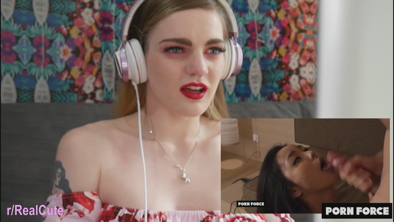 Carly Rae Summers Reacts pt 1 : video clip