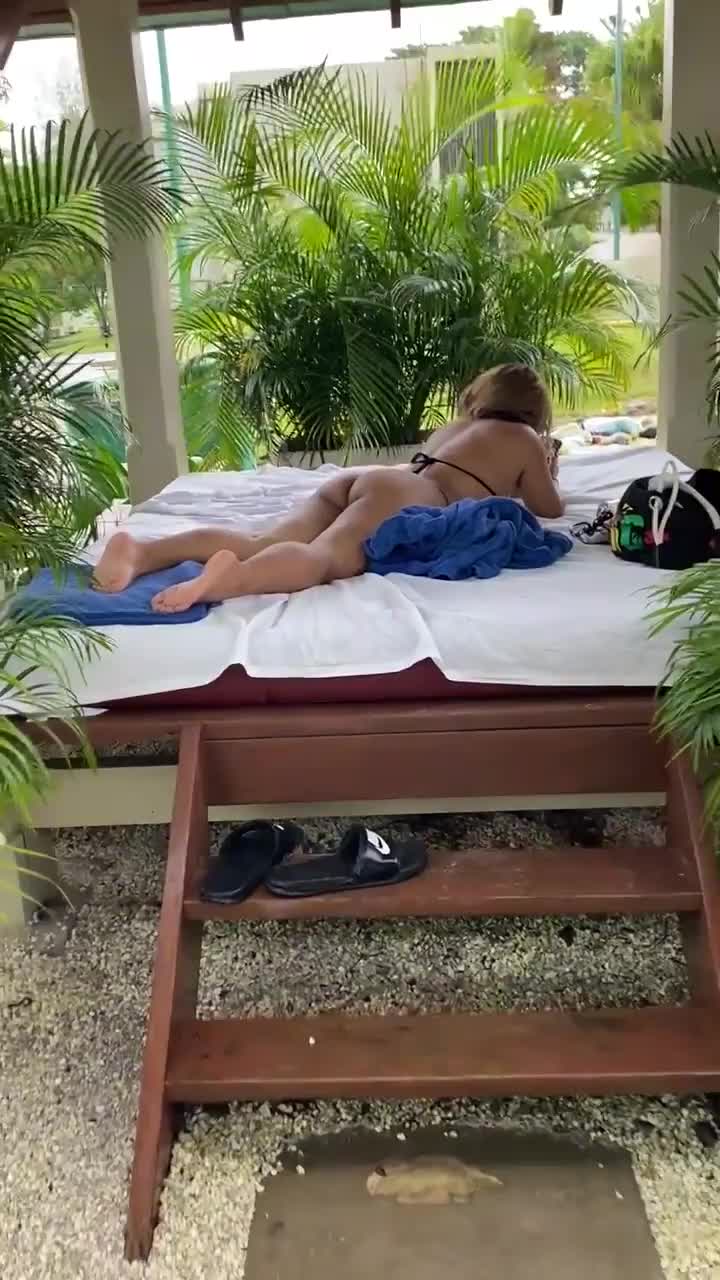 I was on vacation just trying to use my phone : video clip