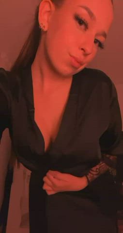 woukd you say i look cute? : video clip