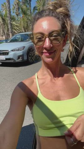 Pretending like I’m just taking a cute selfie [gif] : video clip
