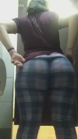 Damnn!! Does anyone know who this is? : video clip
