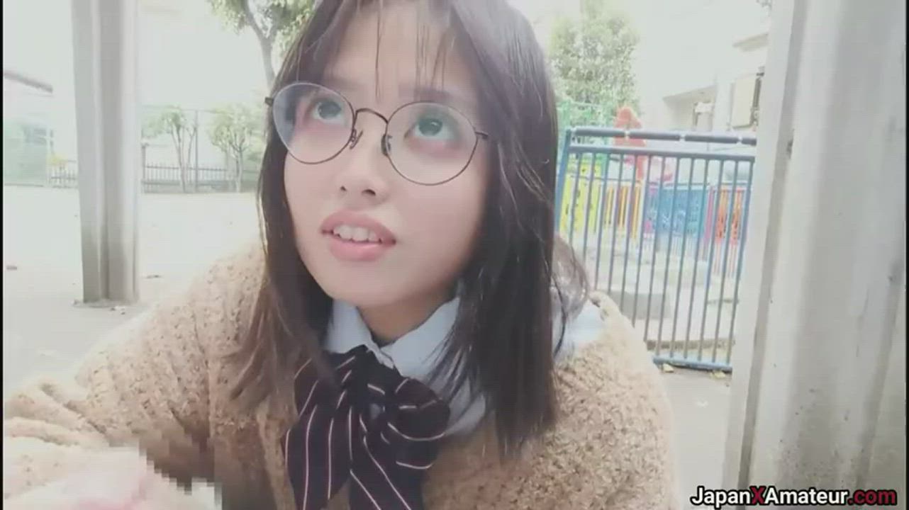 Perfect Japanese public blowjob... : video clip