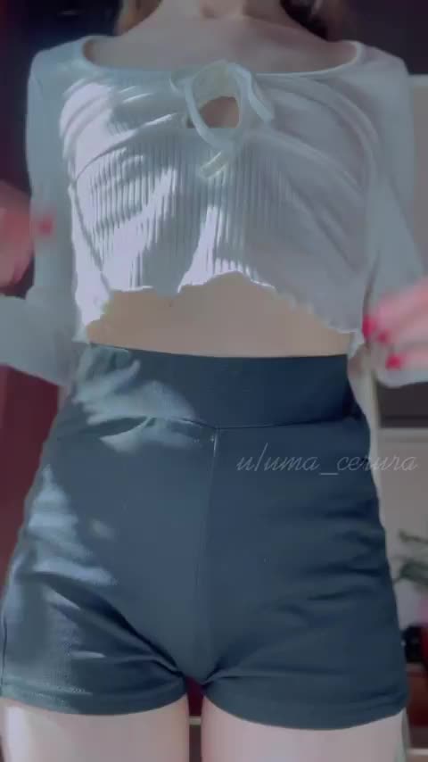 I have small tits but they’re still fun to squeeze😉 : video clip
