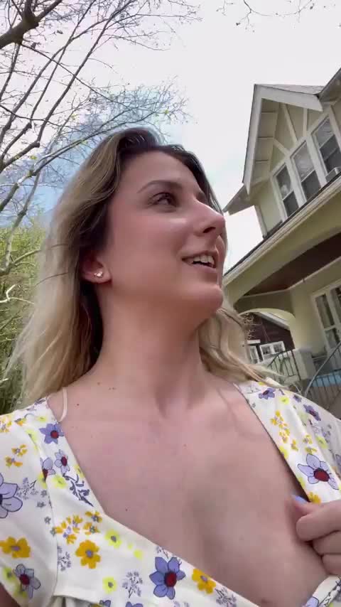 My neighbors love me! [gif] : video clip