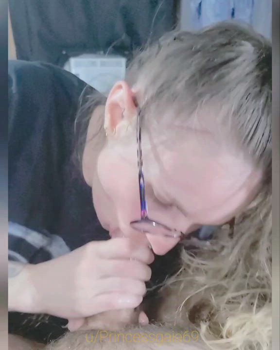 Watch his legs shake from my sucking his soul from his body 😈 : video clip