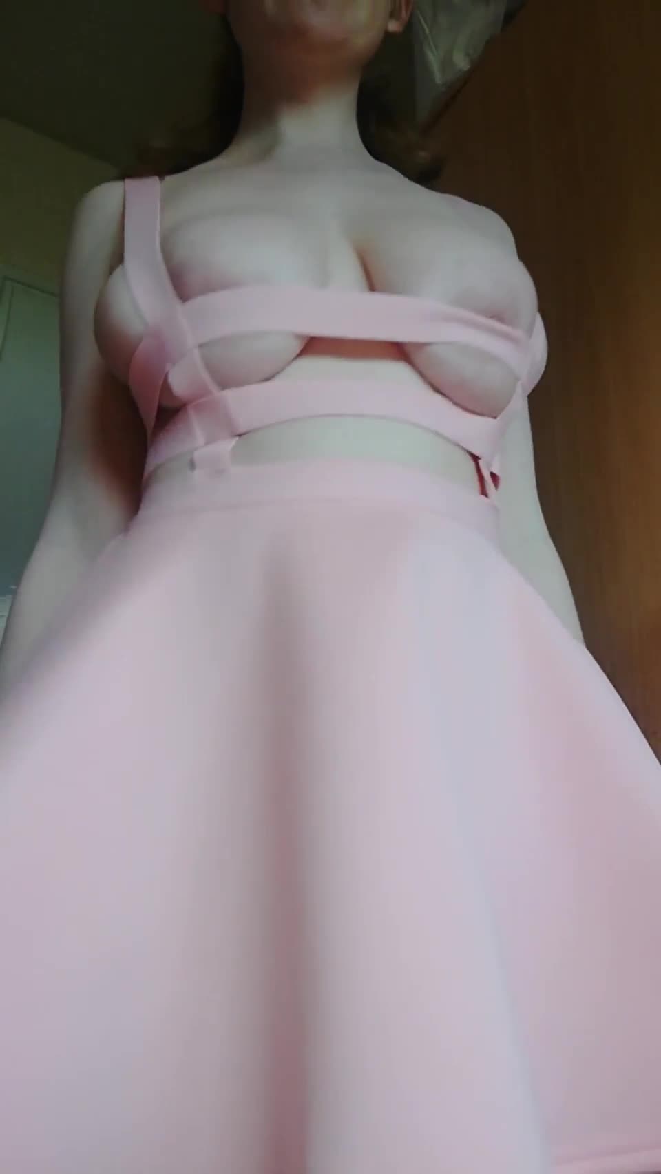 Don't you wanna rip this dress off? : video clip