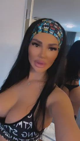 For my 3 fans out there🖤💋 : video clip