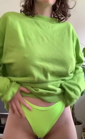 look this amazing tits : video clip