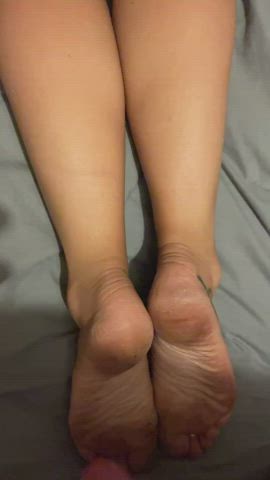 I love the feeling of thick warm cum on my soles 💦💦 : video clip