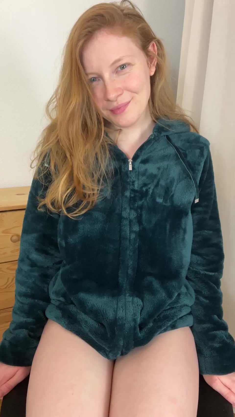 Just a small redhead but then... : video clip