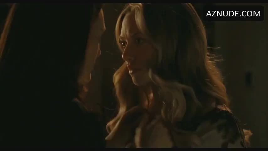 Amanda Seyfried and Julianne Moore - Lesbian Scene : video clip