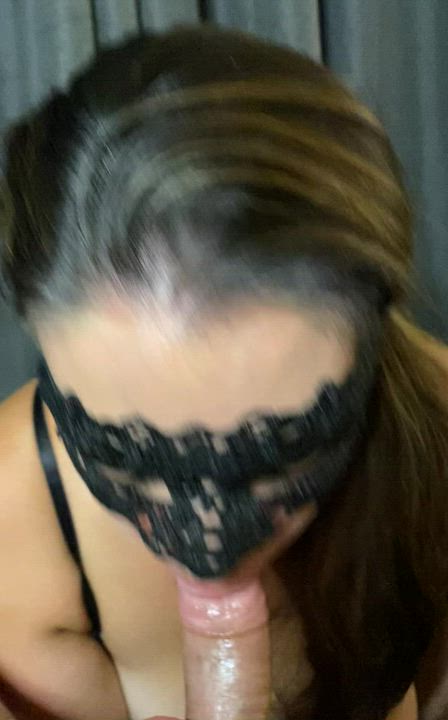A hotwife gagging on some cock 😈 : video clip