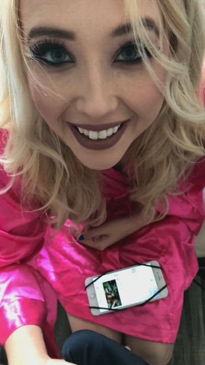 Gorgeous Samantha Rone Blowing Behind the Scenes : video clip