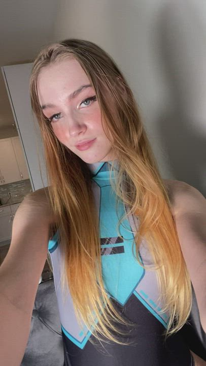 Your POV if you let a horny gamer teen sit on your face : video clip