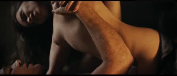 Imagine Emilia Clarke on top : video clip