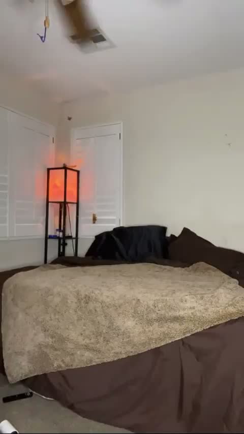 Can I titty fuck you til you explode ? : video clip