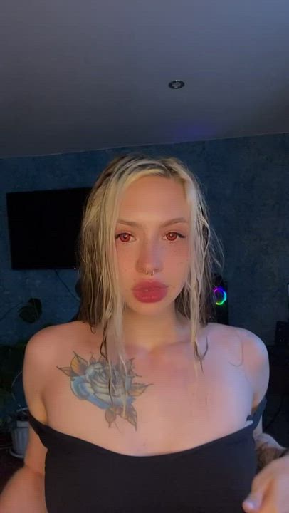 NAUGHTY BITCH🤤🤤🍑🍈⚡👇🏻 : video clip