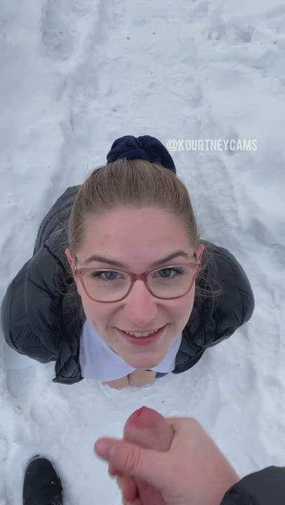 This is my favourite public facial so far, the cum warmed up my face 👅 : video clip