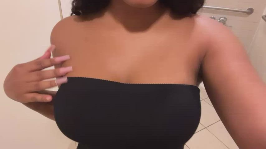 Now all I need is your tongue on my tits : video clip