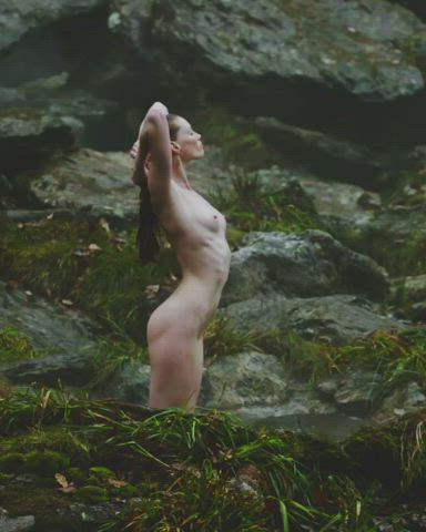 Alyssa Sutherland : video clip
