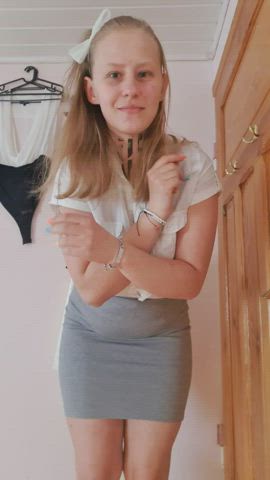 This is my classic outfit for the office. there I am of course buttoned up to the neck. : video clip