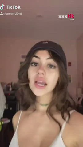 Tiktok cutie : video clip