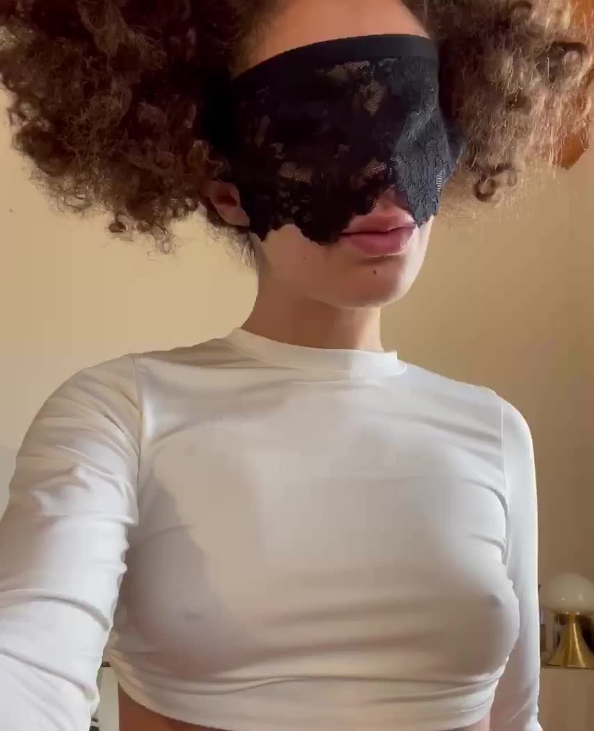 I love playing with my tight pussy when I wake up. : video clip