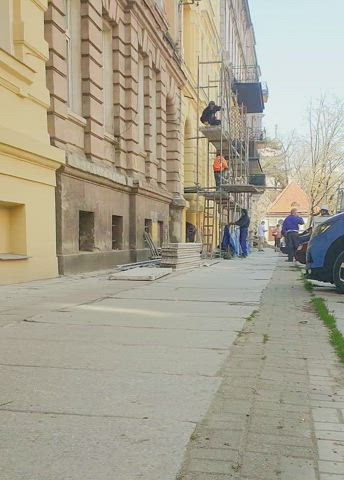 Well, I could bet those workers guessed what was going on. [GIF] : video clip