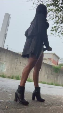 I'd ride her right there on the sidewalk hehe : video clip