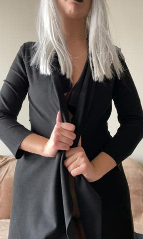 Boyfriend has no idea I play with his friends when he's at work : video clip