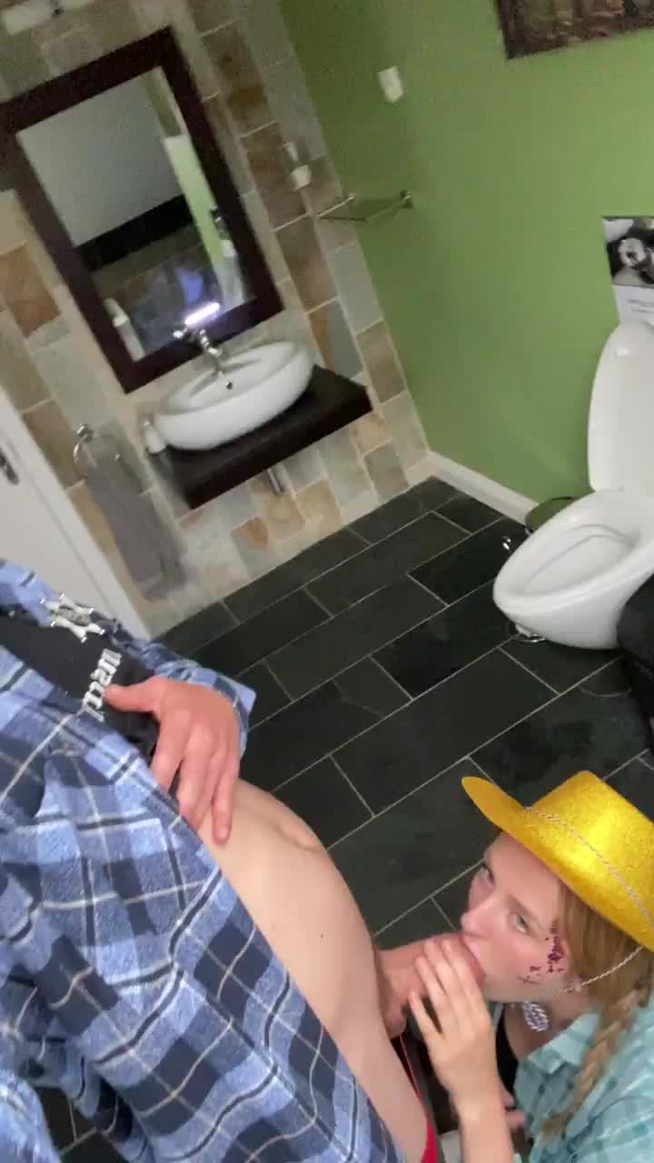 As soon as a I have a drink i get horny and end up in the bathroom on my knees : video clip