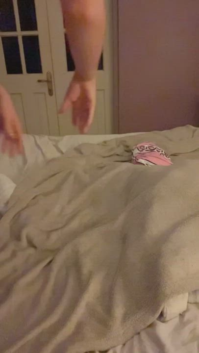 Maybe daddy should spank me for being slutty : video clip