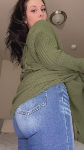 Booty with a whole lotta titties. : video clip