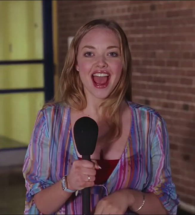 Amanda Seyfried’s big tits in Mean Girls : video clip