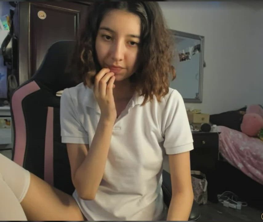 Schoolgirl's got a big surprise : video clip