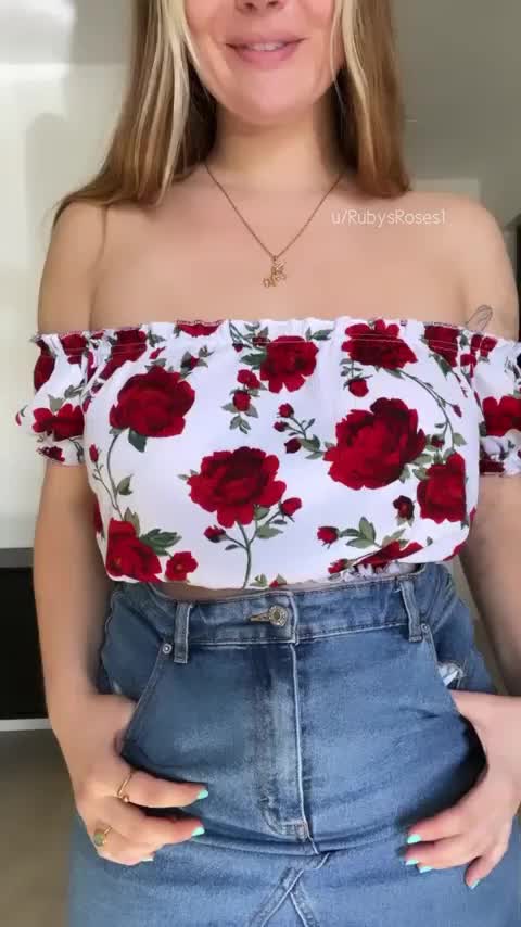I just love flashing my boobs on the internet 🤭 : video clip