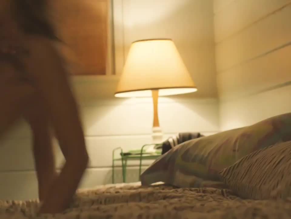 Monica Raymund & Tonya Glanz in 'Hightown' (S02E03) : video clip