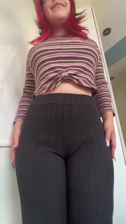 I’m lonely. Come to my bed and explore my naked body daddy! : video clip