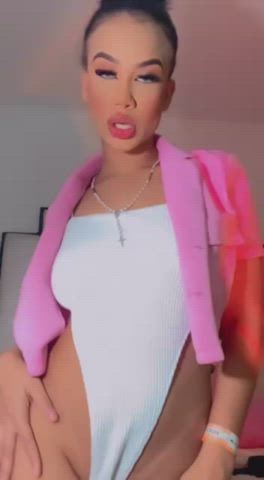 I love it when men look at me with lust : video clip